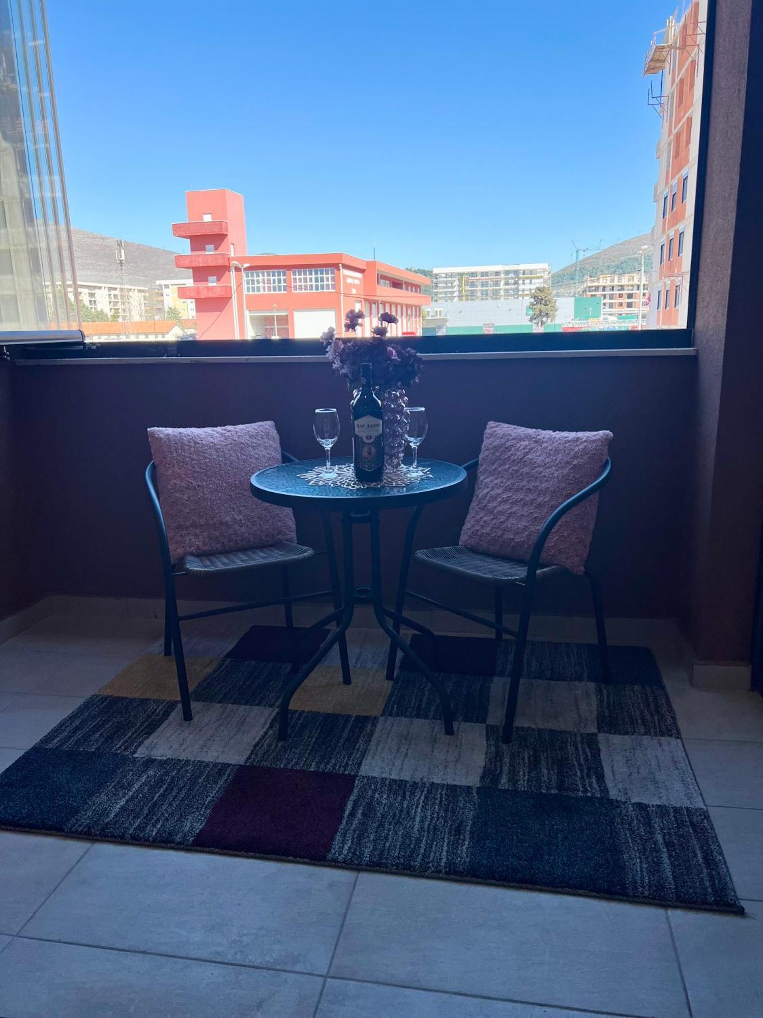 Apartment Dora *
