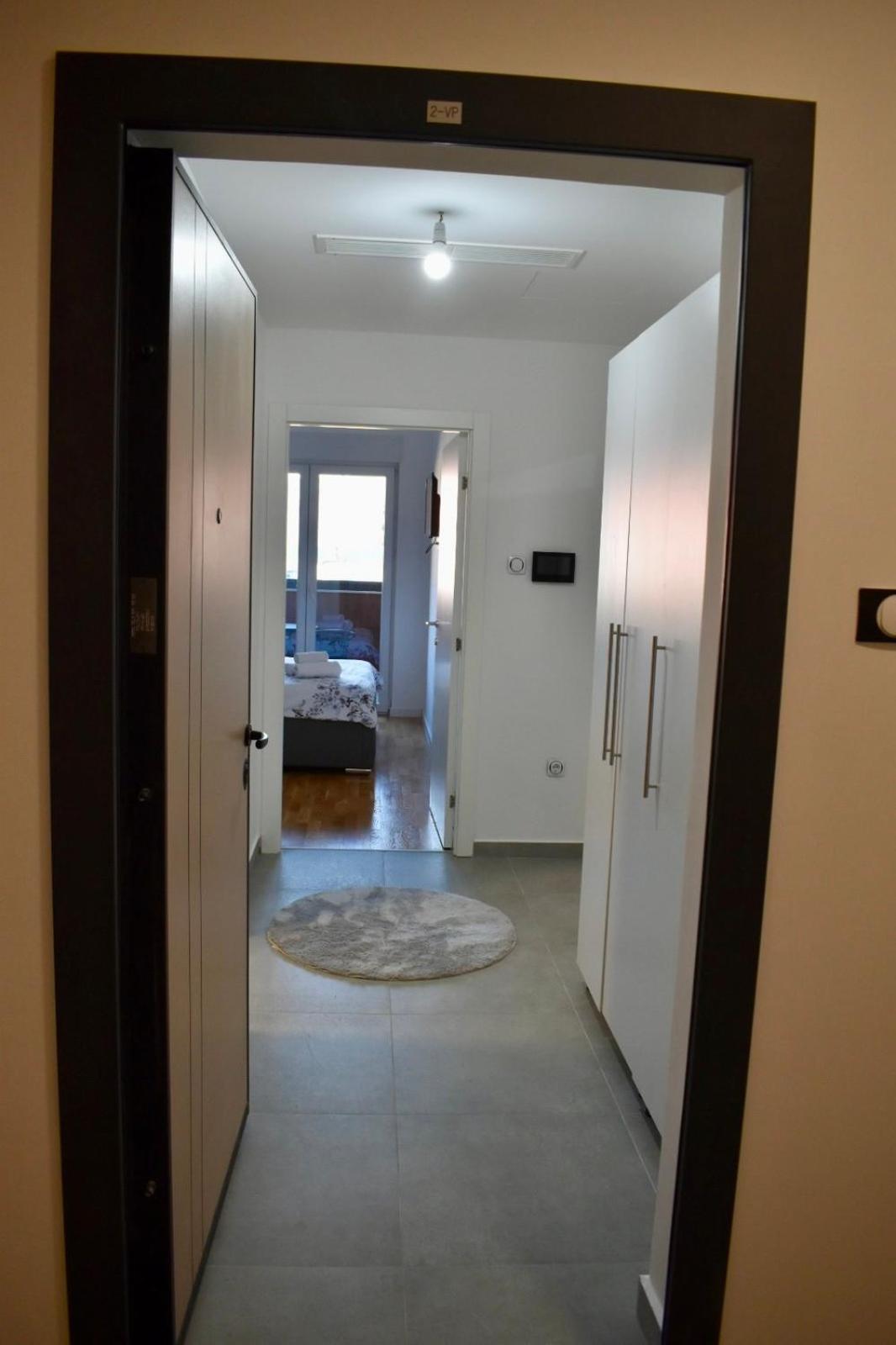 Apartment Dora *