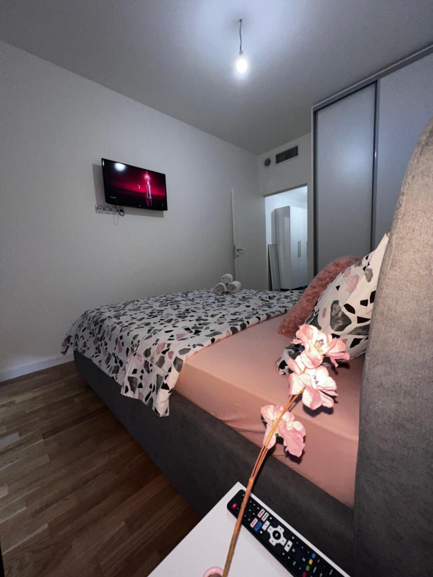 Apartment Dora *